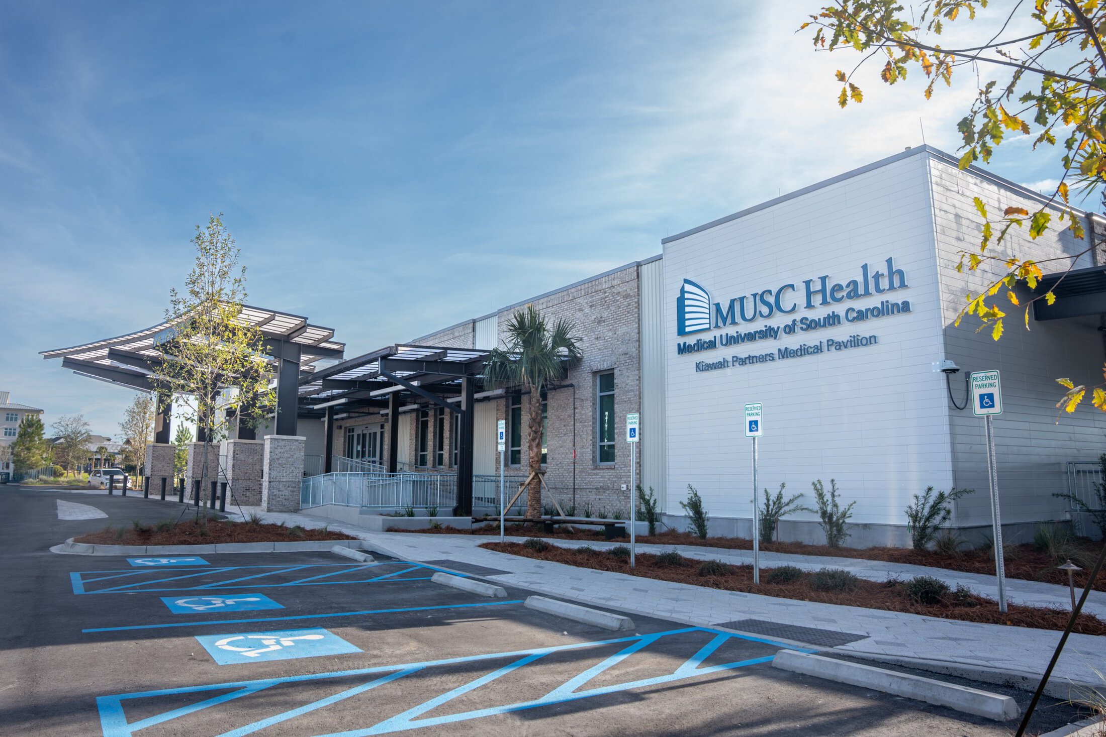 MUSC Health Kiawah Pavilion exterior building entrance