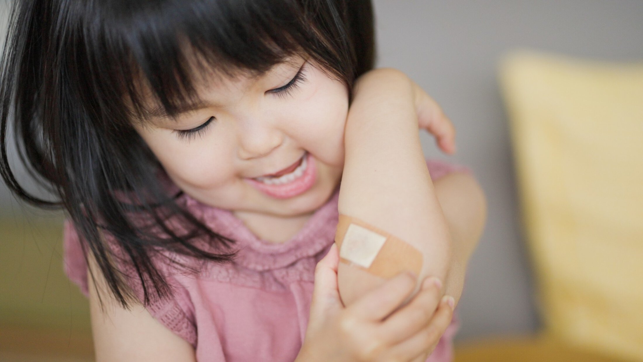 child with arm injury