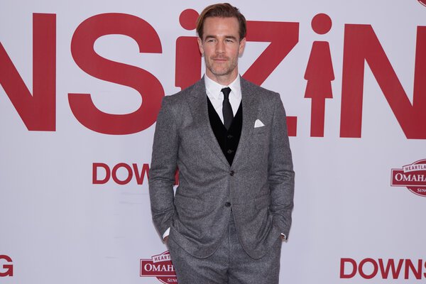James Van Der Beek poses at a premiere